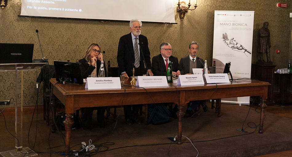 Convegno scientifico mano robotica 