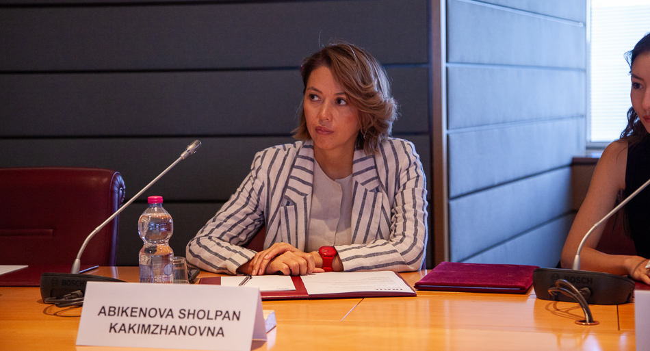 Abikenova Sholpan Kakimzhanovna - Direttore generale dell’Istituto di ricerca per la salute e sicurezza del Kazakistan