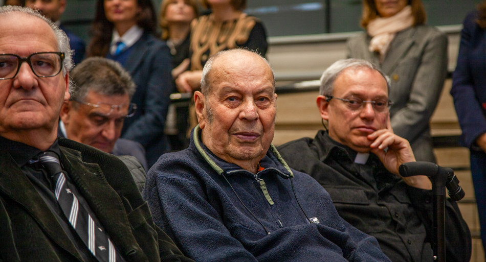 Al centro Stefano Venturini, esperto mobilità persone disabili collaboratore storico del prof. Antonio Maglio. A destra Don Paolo Orlandi, parroco della parrocchia di Spezzano