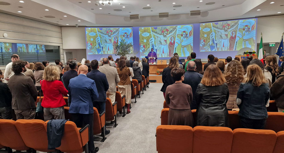 La celebrazione eucaristica presso l’Auditorium Antonio Maglio dell'Inail